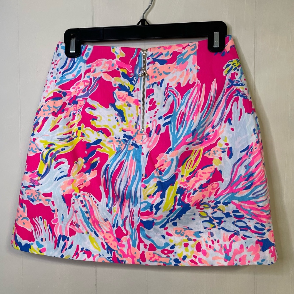 Lilly Pulitzer flattering pink patterned skort - Picture 5 of 9